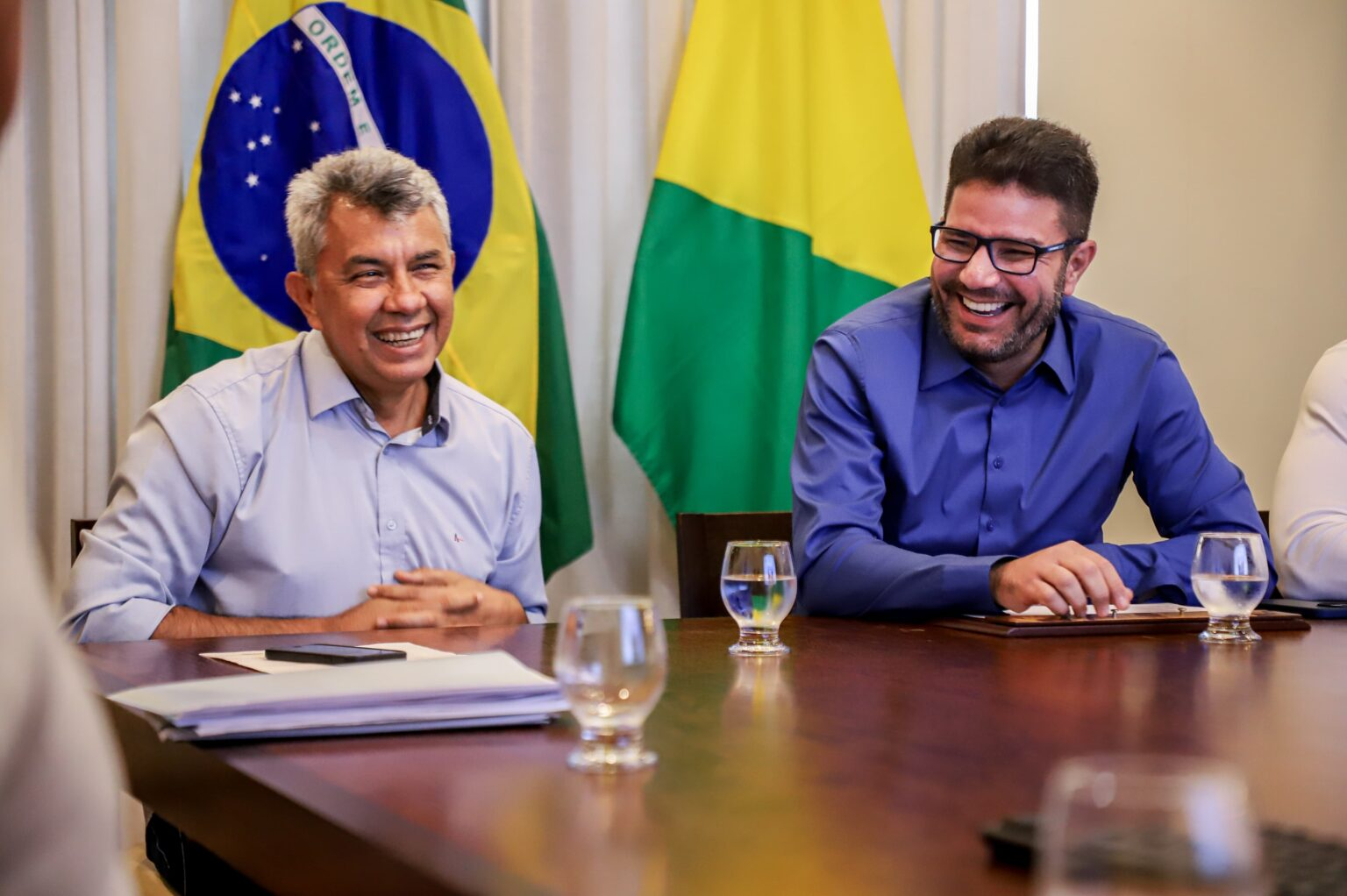 Gladson articula projetos de infraestrutura em encontros com prefeitos do Acre