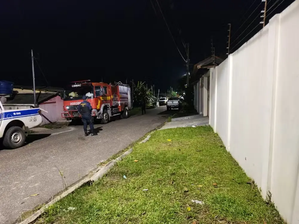 Foragidos que faziam empresário refém se entregam após 16 horas de negociações