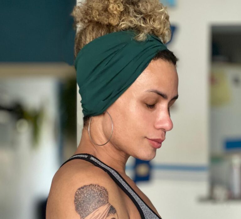 Jornalista acreana conta sobre processo de transição e mudança de nome nas redes sociais; assista