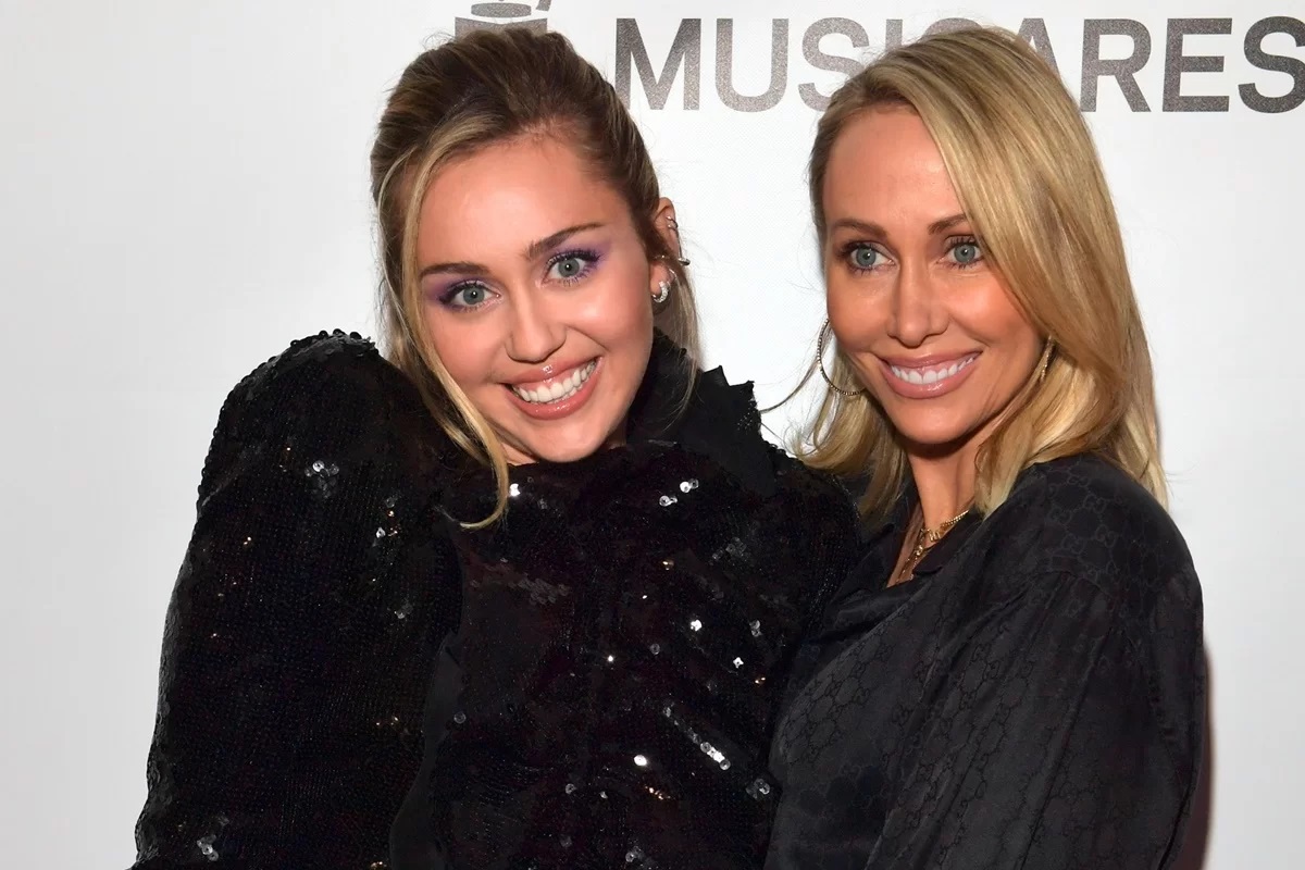 Mãe De Miley Cyrus Casa Com O Ex Da Filha E Barra Ida Dela à Cerimônia Contilnet Notícias 2685