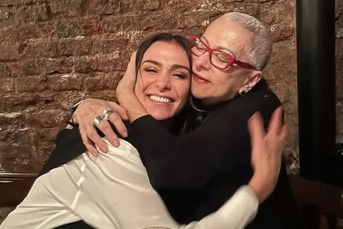 Mônica Martelli exalta a luta da mãe contra o terceiro câncer