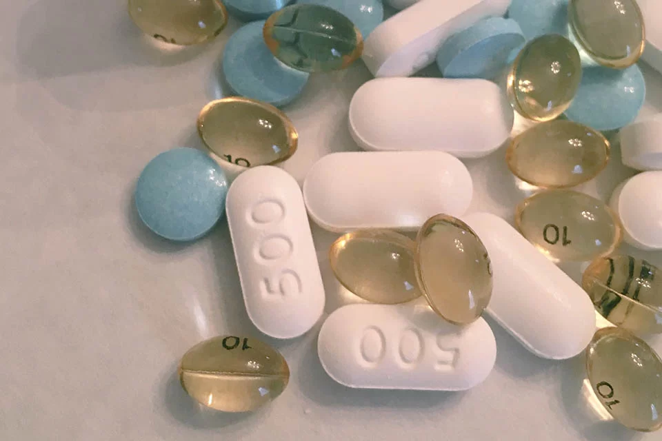 Overdose de vitaminas: entenda quando suplementos ameaçam a saúde