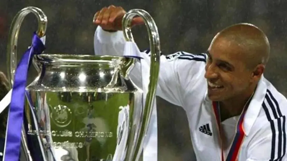 eFootball 2024 homenageia Roberto Carlos com card 99