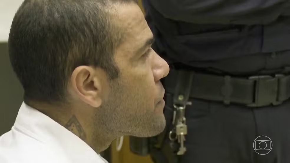 Justiça da Espanha dá liberdade provisória a ex-jogador sob fiança de 1 milhão de euros