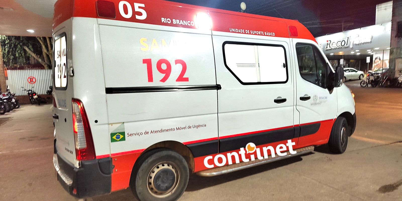 Estudante tenta fugir de assalto e colide contra muro de supermercado em Rio Branco
