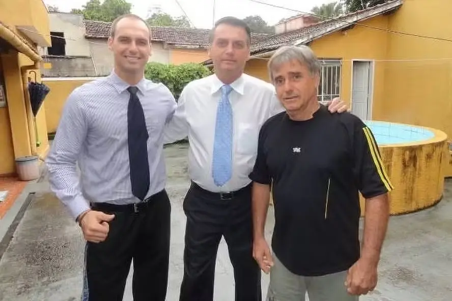 Irmão mais velho de Bolsonaro vira réu por caso de ameaça e homofobia