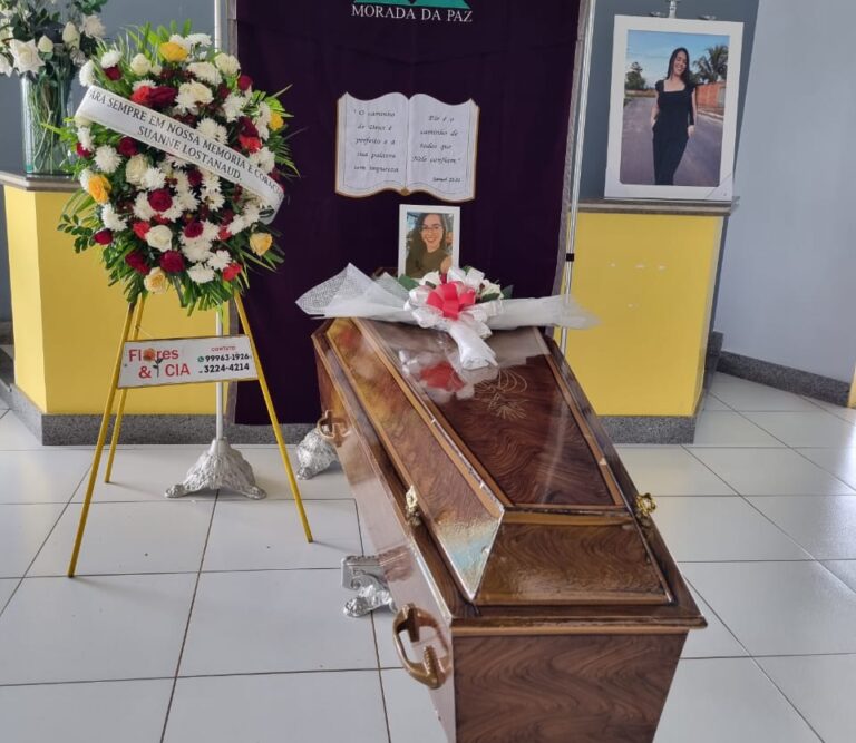 Com caixão fechado, 2ª vítima fatal de acidente aéreo no Acre é velada em Rio Branco Com caixão fechado, 2ª vítima fatal de acidente aéreo no Acre é velada em Rio Branco