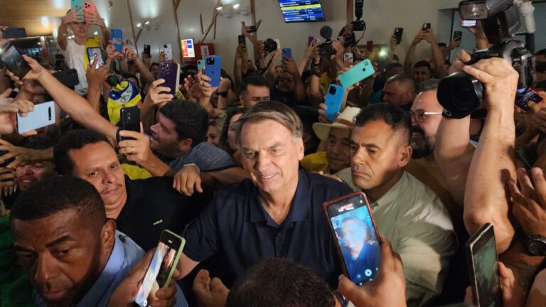 Governo esclarece que gestão Bolsonaro não tinha controle de móveis