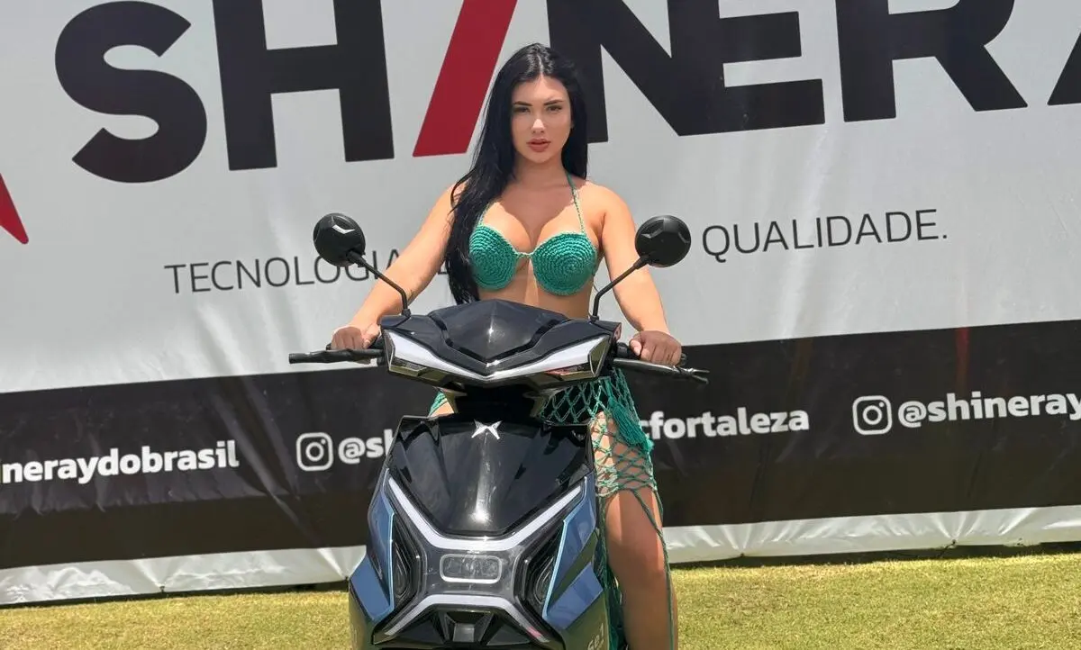 Rogéria Rocha pede apoio em disputa por moto zero e promete vender veículo para ajudar alagados