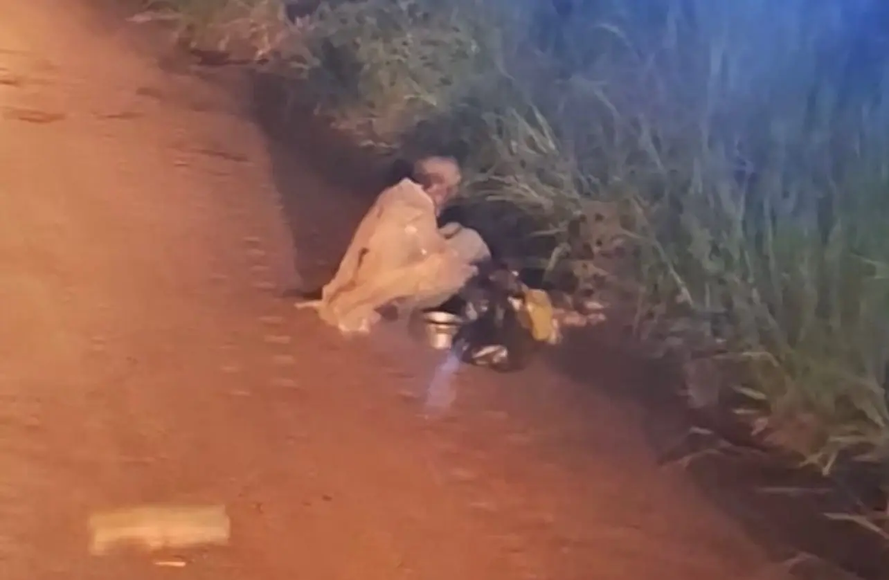 Em Rio Branco, imagem de idoso em situação de rua desperta comoção na internet