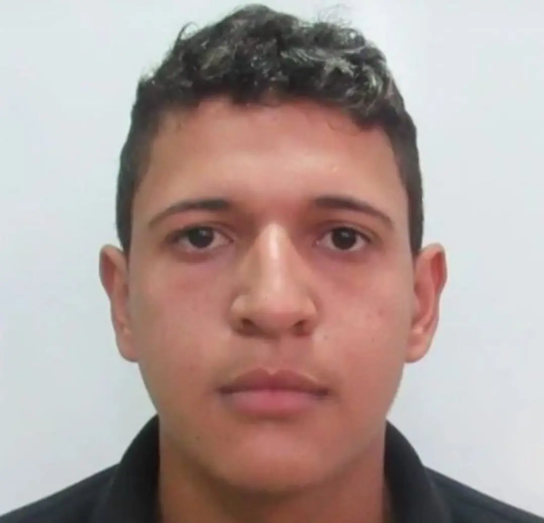 Jovem morre na BR-364 após colisão entre carro e motocicleta; moto ficou destruída