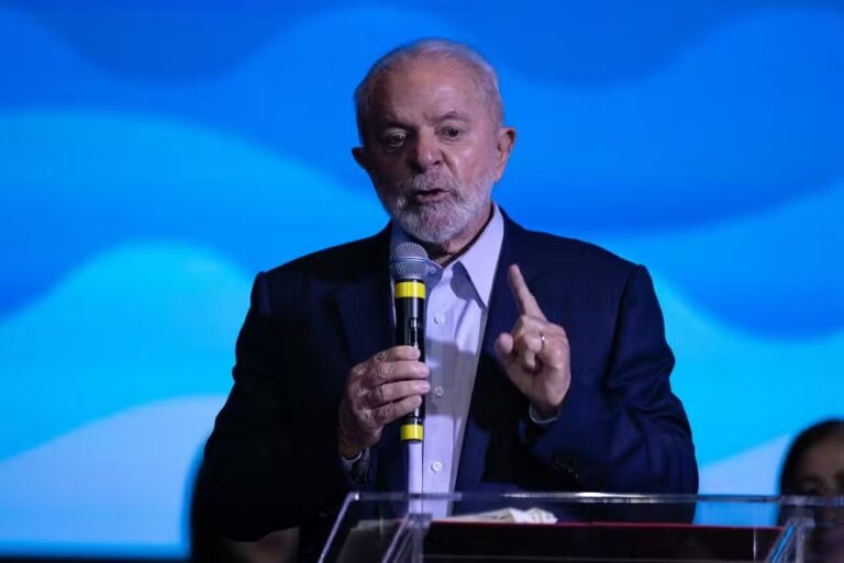 Lula conversa com presidente do México sobre invasão à embaixada