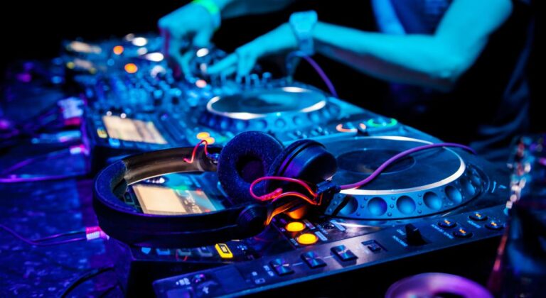 Noite eletrônica, show ‘Elas por Elas’ e semana das pretas: veja dicas da Agenda Cultural AC