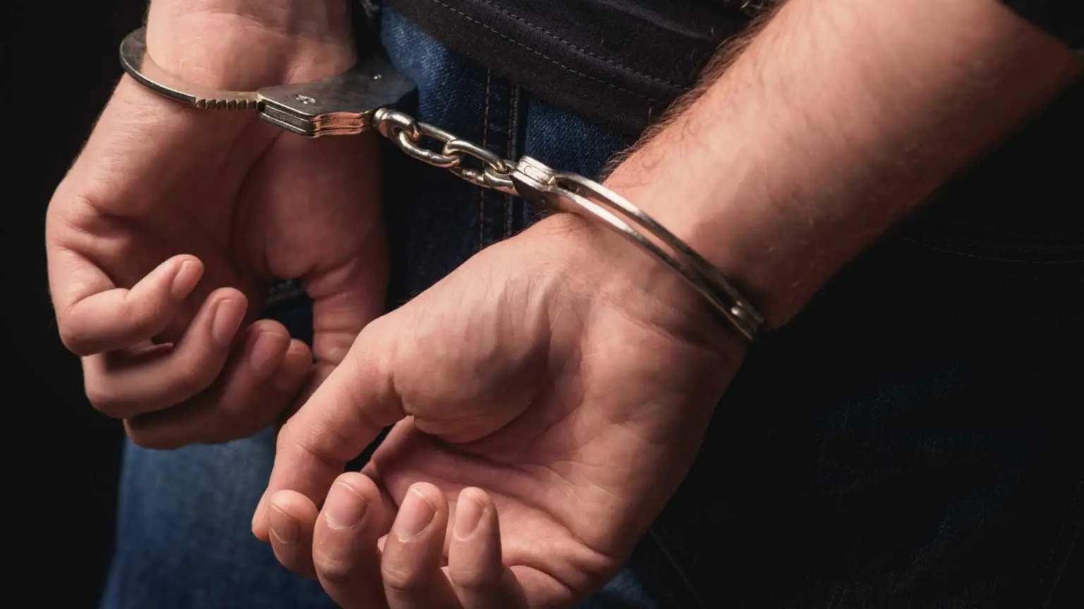 Falso cuidador que dopava idosos para roubar residências é preso