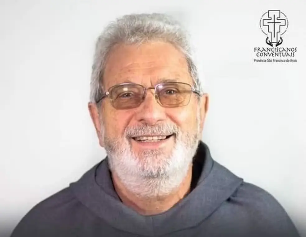 Padre morre e outro fica gravemente ferido após acidente em frente à igreja onde celebrariam missa