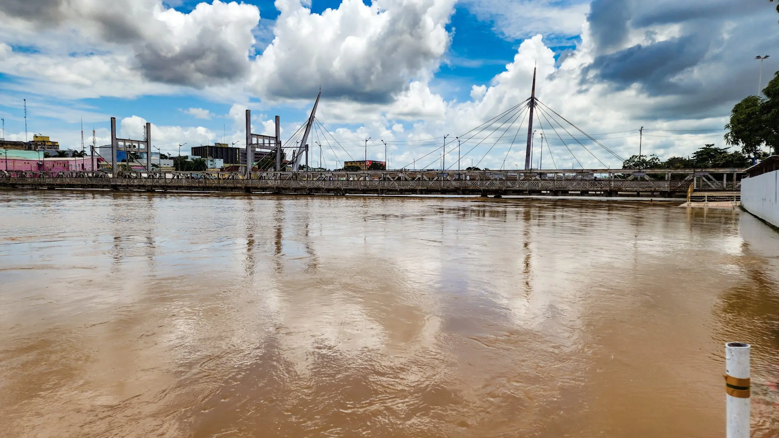Nível do Rio Acre segue diminuindo e registra 15m na medição das 9h deste domingo