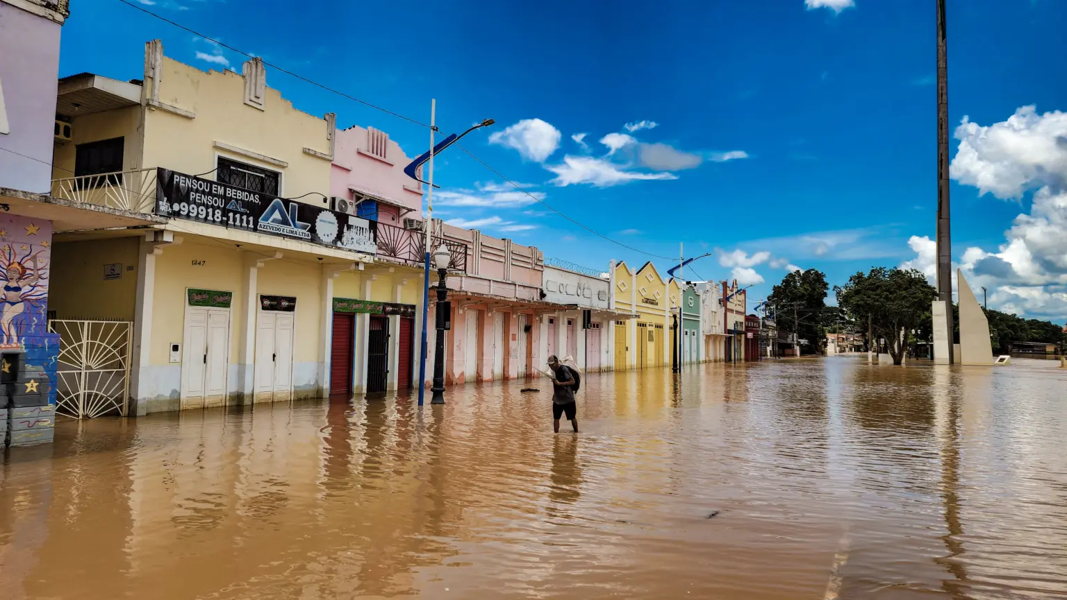 Em três horas, Rio Acre diminui nove centímetros e marca 17,50m na capital