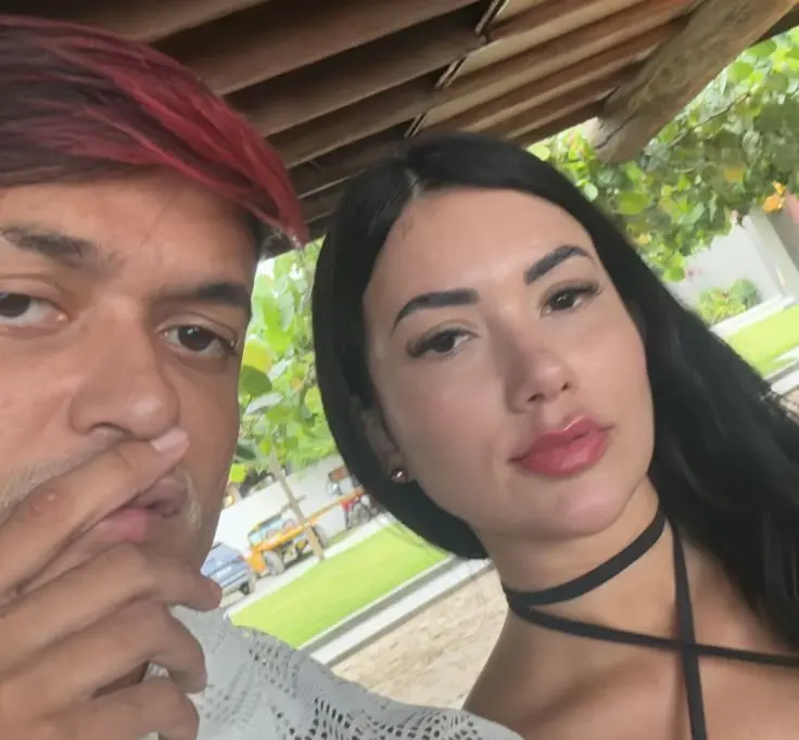 Flagrante: Influenciadora Rogeria Rocha é vista aos beijos com o humorista Cremosinho