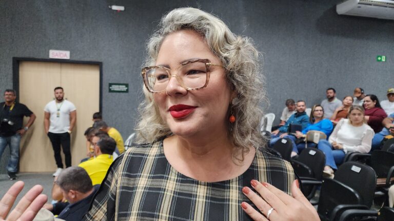 Horas antes de filiação, Sheila diz que ainda está namorando o PL e fala sobre disputa pela Câmara