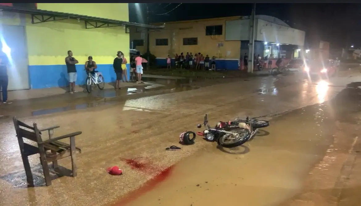 Filho de comerciante é baleado e assaltante é esfaqueado após tentativa de roubo