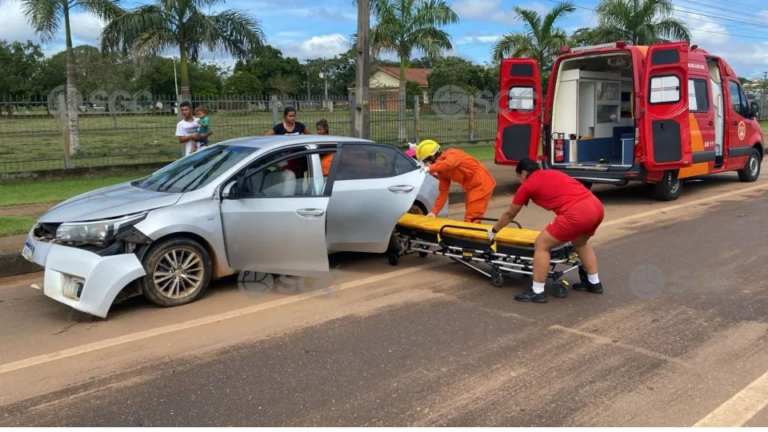 Mulher e adolescente ficam gravemente feridas após acidente envolvendo carro e motocicleta na BR-364