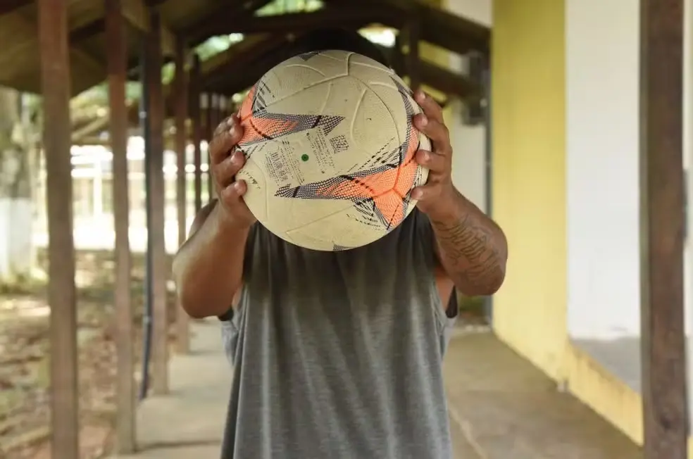 No AC, socioeducando de 18 anos passa em testes no Galvez: “Meu sonho é ser jogador de futebol”