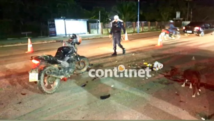 Motoqueiro bate cabeça em vidro e sofre trauma ocular após bater em carro em Rio Branco