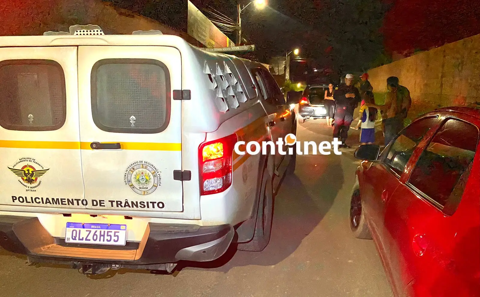 Colisão envolvendo carro e motocicleta deixa mulher gravemente ferida em Rio Branco