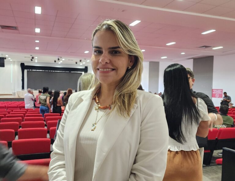 Com cursos na Espanha e RJ, conheça a enfermeira escolhida por Gladson para assumir Fundhacre