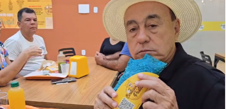“Minha preocupação com a pesquisa”, ironiza Bocalom ao morder pastel azul; veja o vídeo