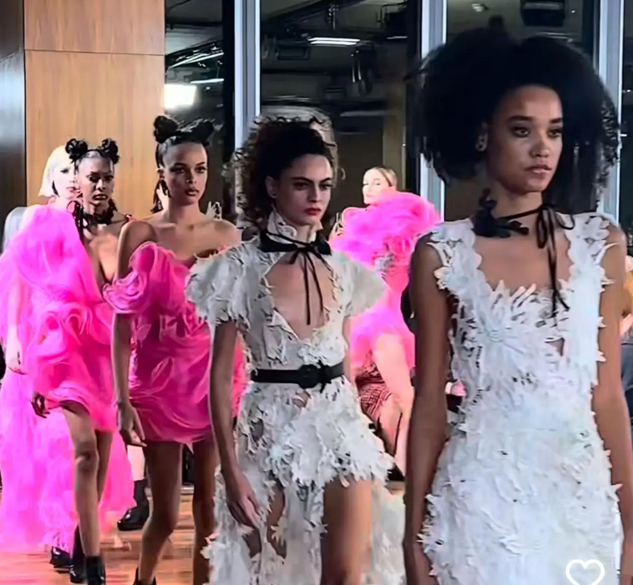 São Paulo Fashion Week: Cria e Costura brilha com tendências Inovadoras