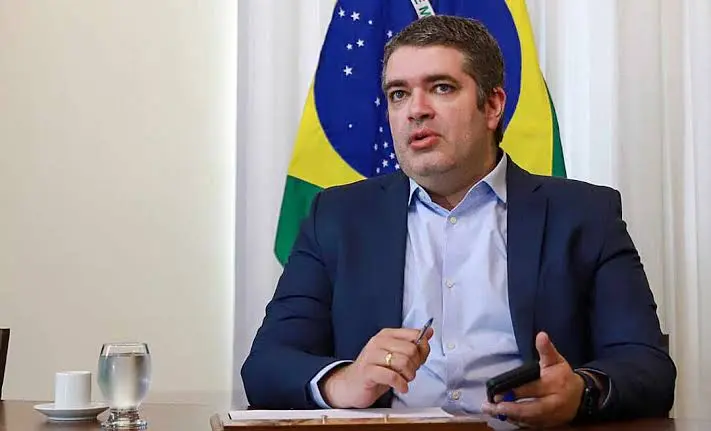 Secretários e homens de confiança de Gladson Cameli são vistos à noite no gabinete de Bocalom Secretários e homens de confiança de Gladson Cameli são vistos à noite no gabinete de Bocalom