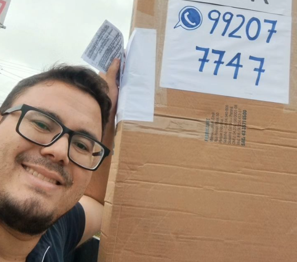 “Tenho que cuidar da minha família”, diz professor que divulga aulas particulares em semáforo