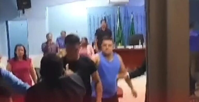 Vereadores brigam em cĂąmara por conta de uso de capacete; entenda