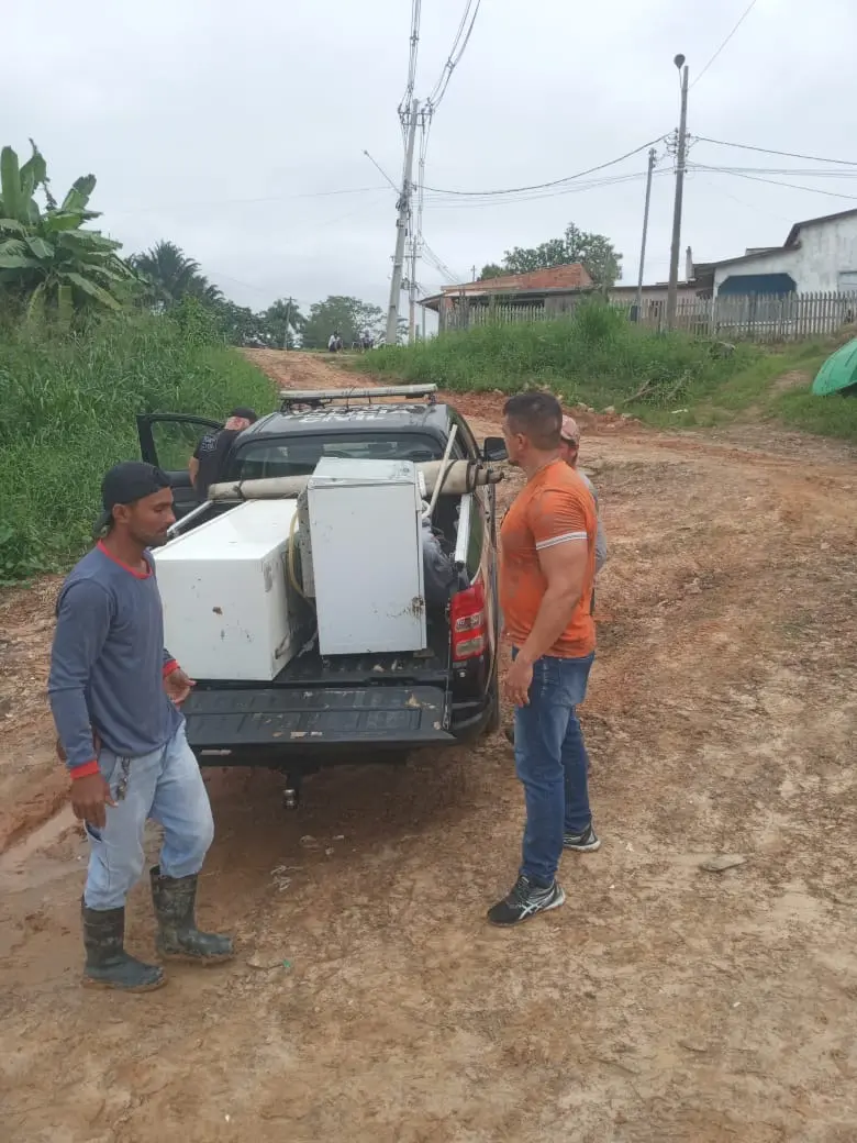 Criminoso entra em casa por basculante de banheiro e faz o “limpa”; grupo furtou até geladeira