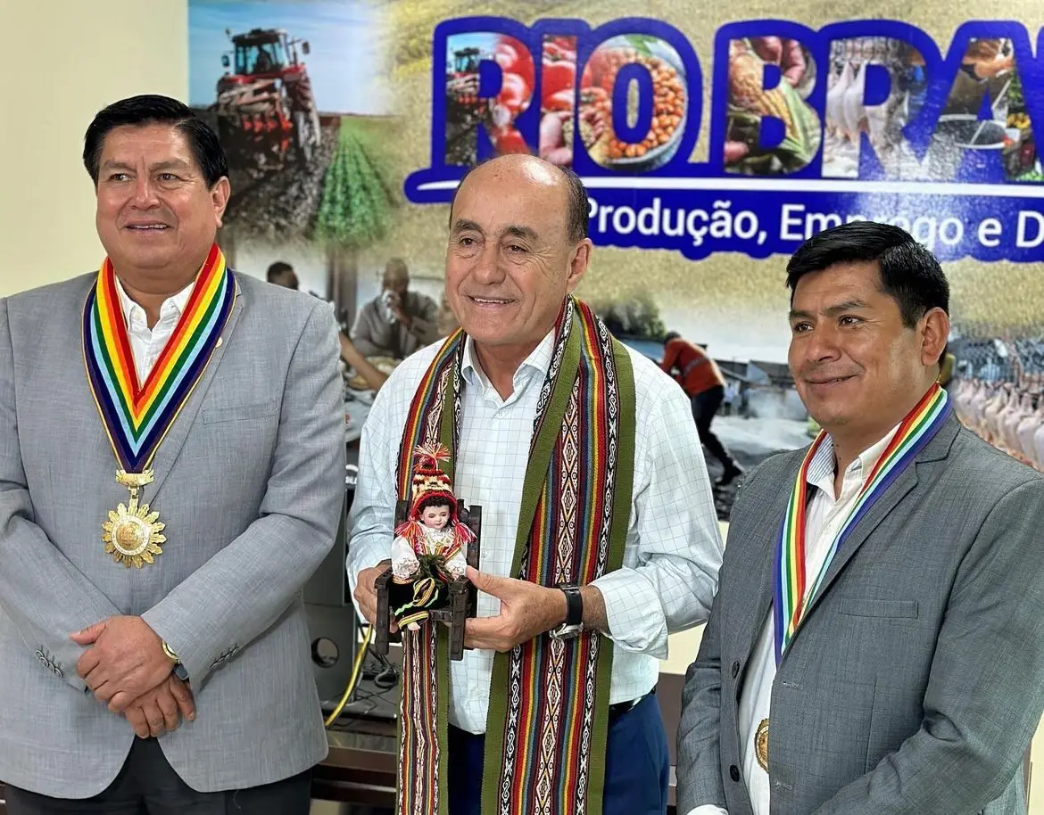 Bocalom recebe prefeito de Cusco e ganha presentes típicos andinos: “Encontro especial”