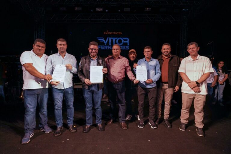 Gladson anuncia construção de três escolas, entrega tablets e vouchers para fardamento escolar