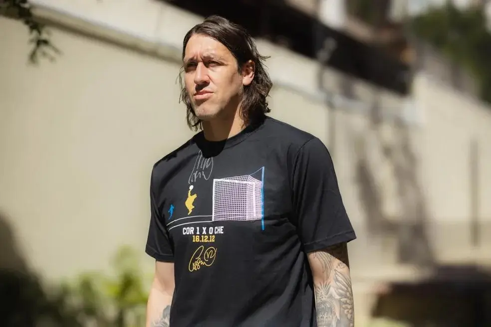 Cássio vai ao CT do Corinthians, fica fora de treino e aguarda anúncio de saída