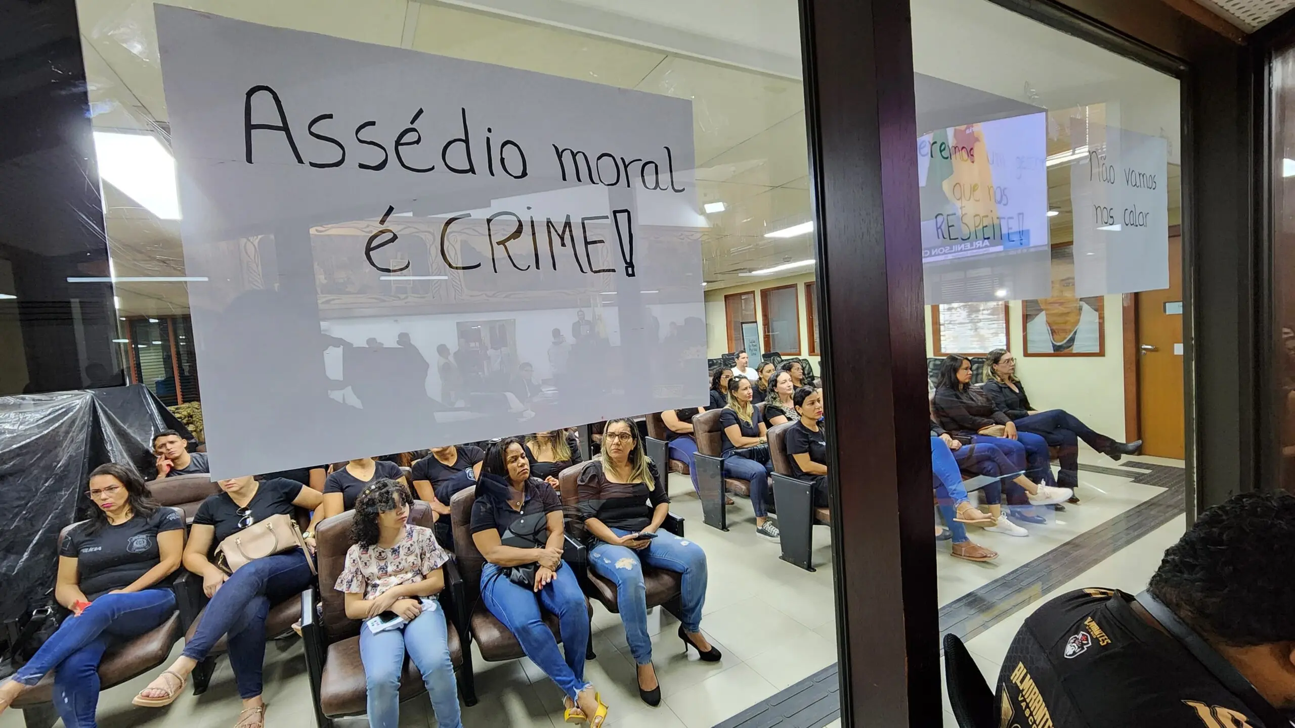 Deputados exigem que presidente do Iapen seja afastado do cargo após acusações de assédio