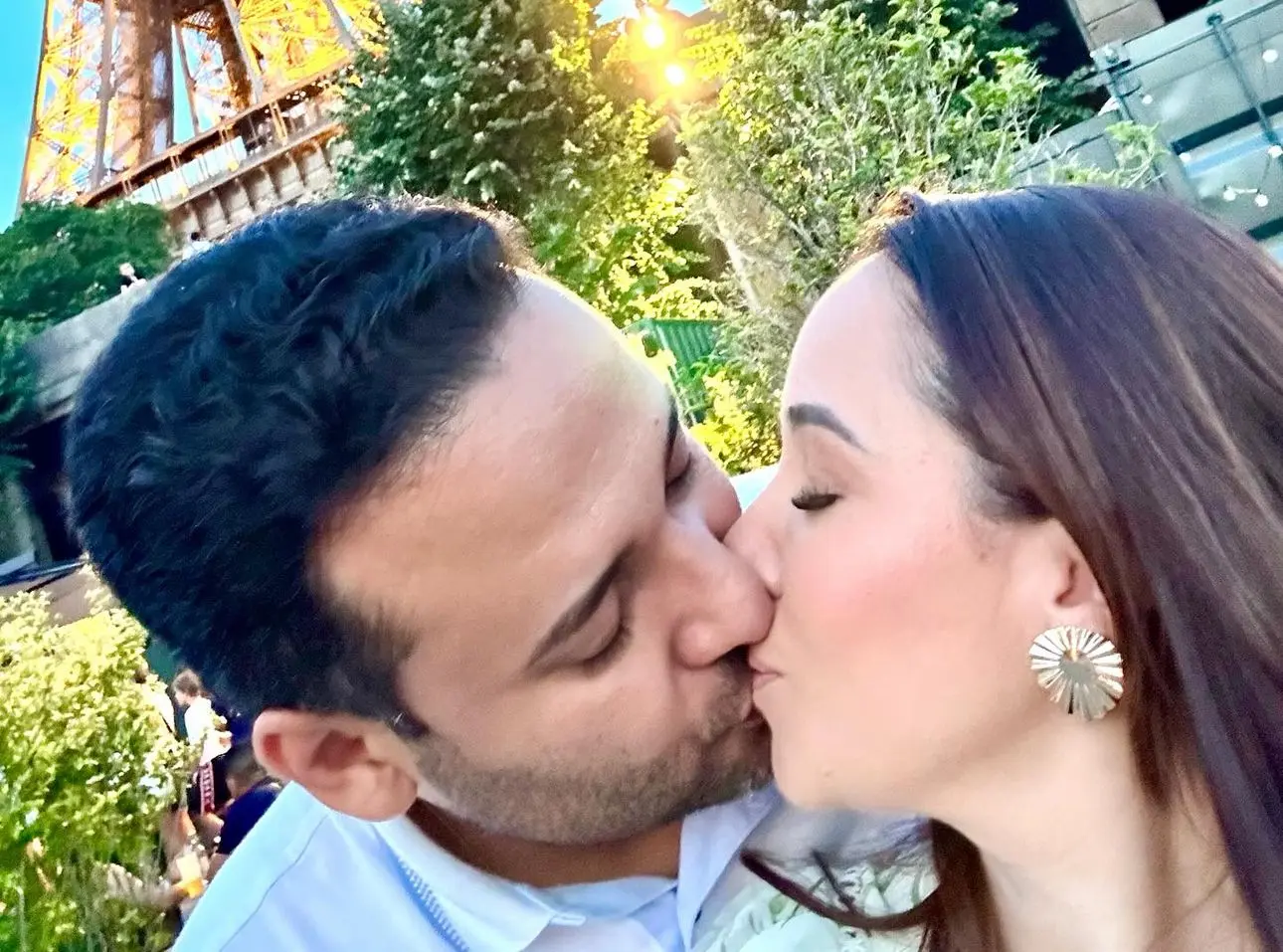 Secretário Aberson Carvalho se declara para esposa em seu aniversário; FOTOS