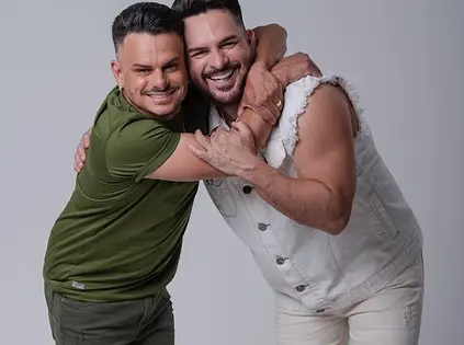 Com show gratuito no Acre, Carlos e Jader mandam recado aos fãs; VEJA O VÍDEO