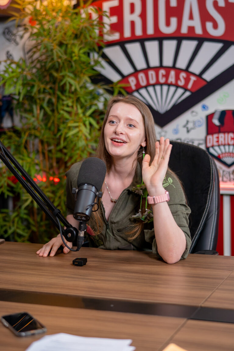 Aleksandra Shogenova, a Russa do Acre, é a nova apresentadora do Dericast; entenda