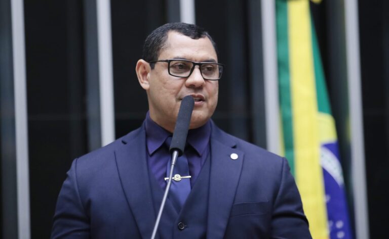 Ulysses classifica como ‘dia memorável’ sessão do Congresso que derrubou vetos presidenciais