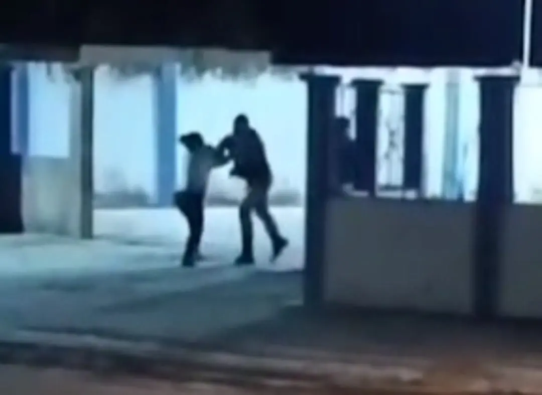 No Acre, mulher é expulsa de hospital a golpes de cacetete e chutes; Sesacre se manifesta