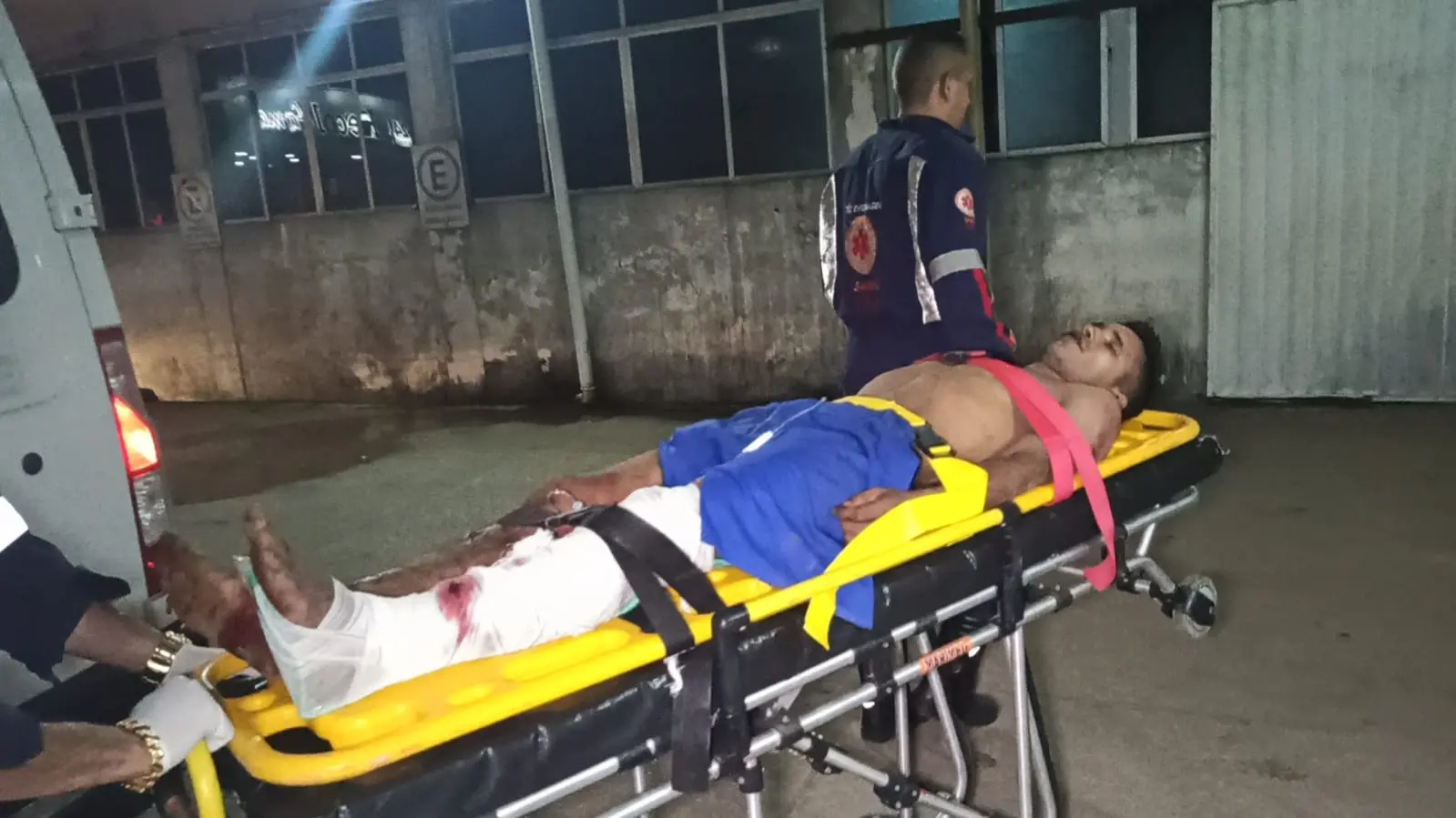 Facção disciplina jovem com ripadas com ‘prego nas pontas’ após ele ser flagrado roubando