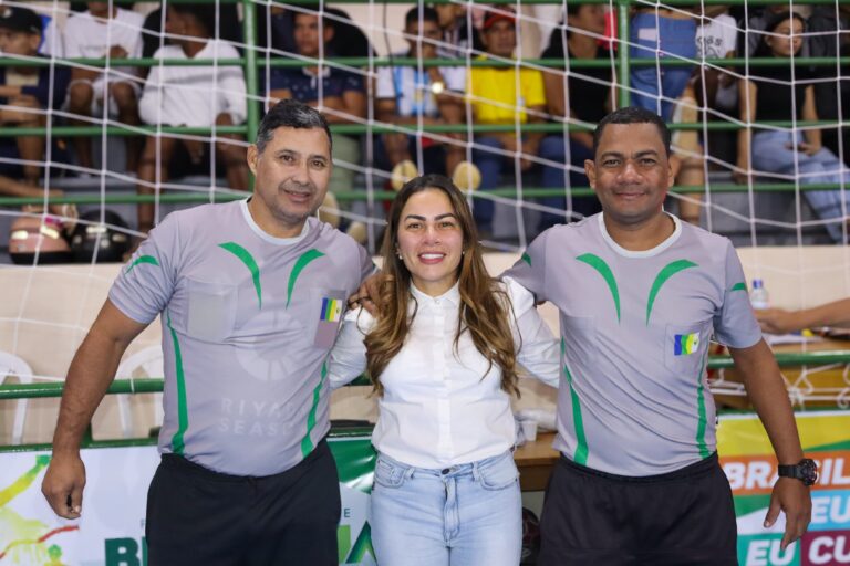 Prefeita Fernanda Hassem reinaugura ginásio com várias modalidades esportivas