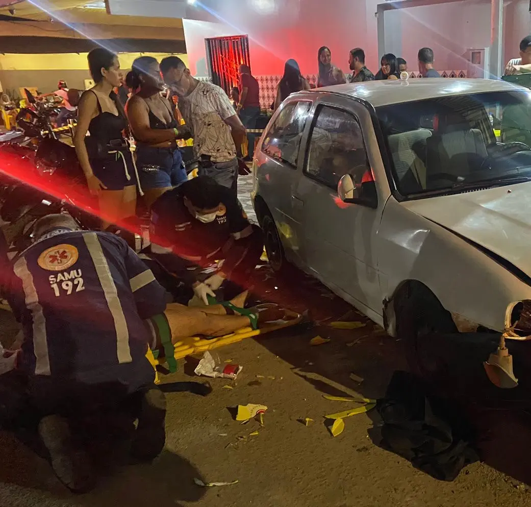 Motorista embriagado atropela várias pessoas em frente de bar na zona leste; VÍDEO