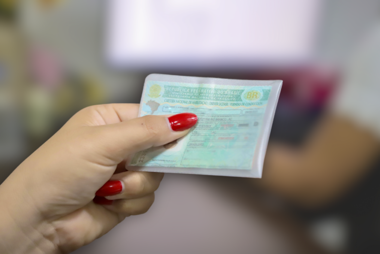 Com 5 mil vagas, inscrições do CNH Social estão abertas até o mês que vem; saiba como se inscrever