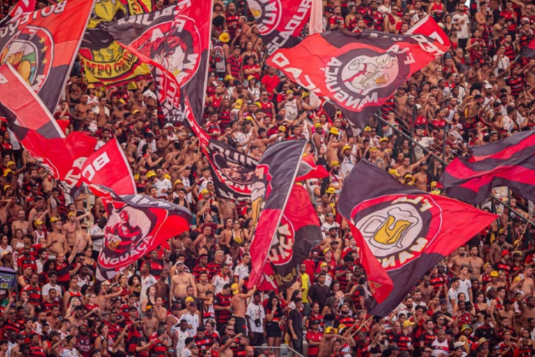 Torcidas de Flamengo e Corinthians são as que mais aprovam arbitragem