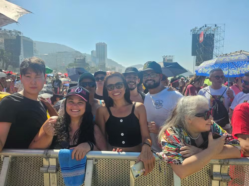 Acreanos viajam milhares de quilômetros para assistir show da Madonna na praia de Copacabana